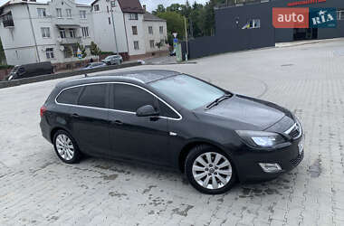 Универсал Opel Astra 2012 в 
