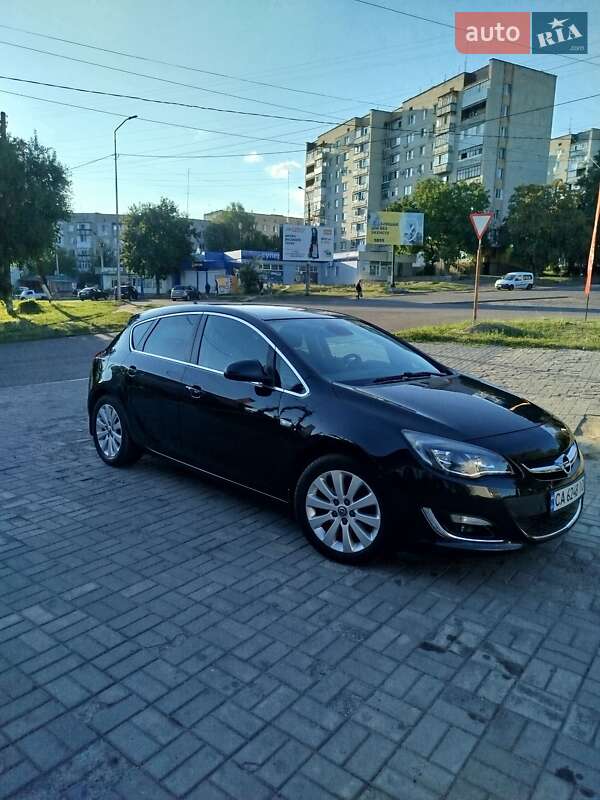 Хэтчбек Opel Astra 2015 в Смеле