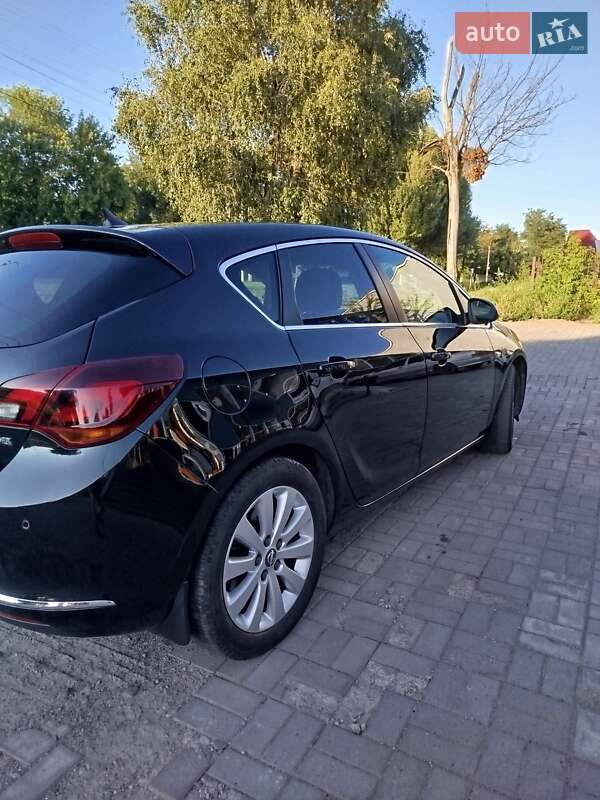 Хэтчбек Opel Astra 2015 в Смеле