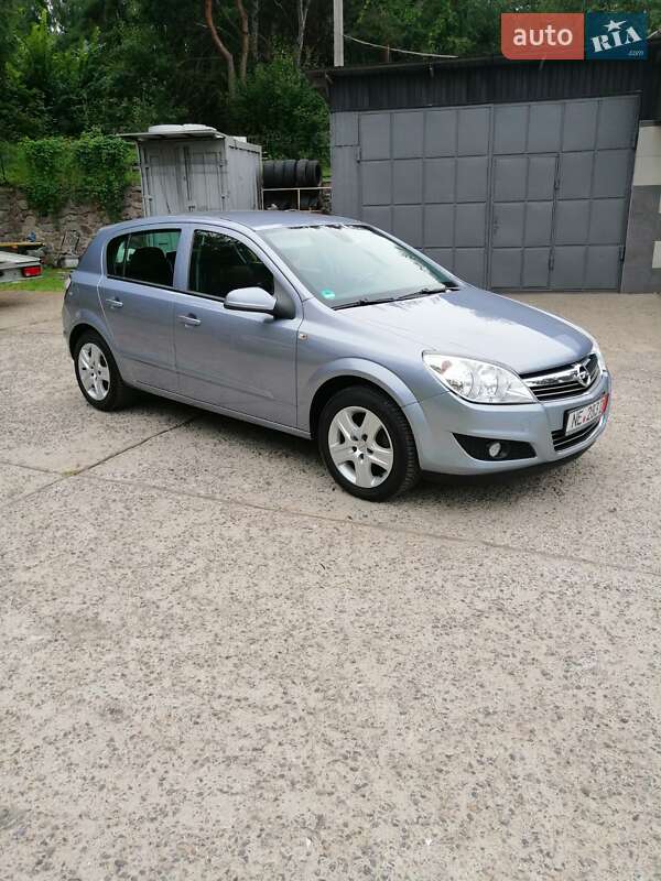 Хэтчбек Opel Astra 2009 в Василькове