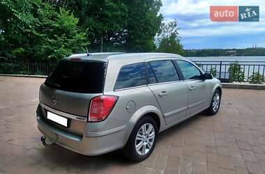 Універсал Opel Astra 2009 в Тернополі