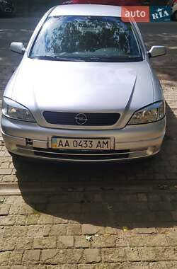 Седан Opel Astra 2004 в Киеве