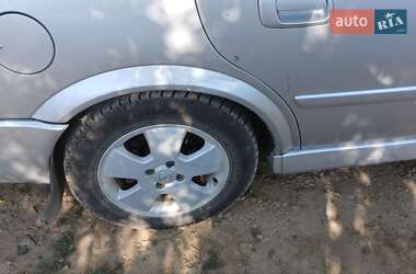 Универсал Opel Astra 2003 в Сарате