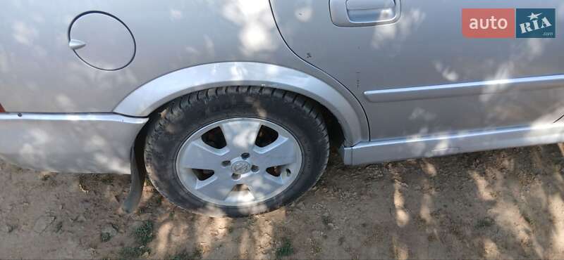 Универсал Opel Astra 2003 в Сарате