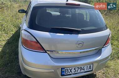 Хэтчбек Opel Astra 2004 в 