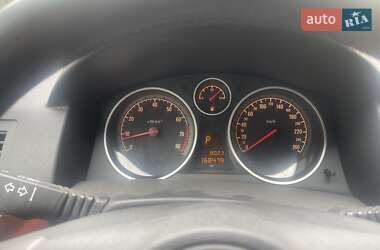 Хэтчбек Opel Astra 2004 в 