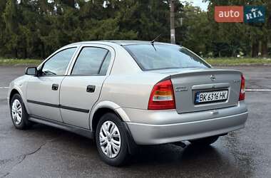 Седан Opel Astra 2008 в 