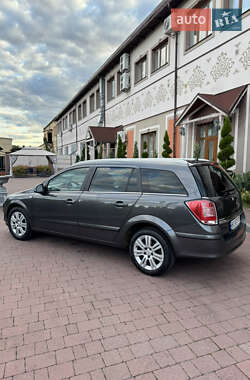 Универсал Opel Astra 2010 в 