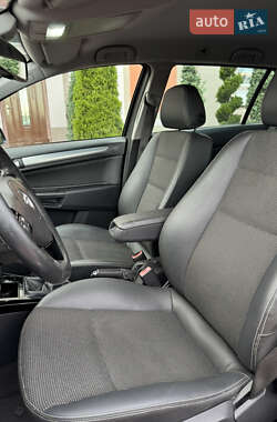 Универсал Opel Astra 2010 в 