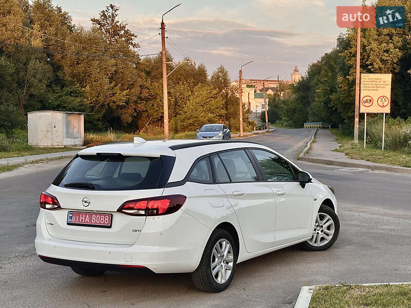 Универсал Opel Astra 2018 в Глухове