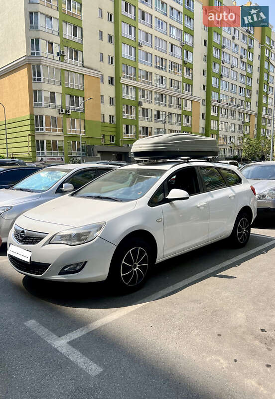 Opel Astra 2011