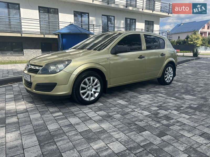 Хэтчбек Opel Astra 2005 в Мукачево