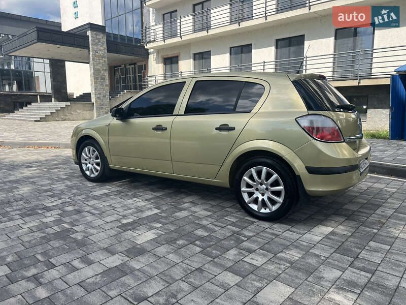 Хэтчбек Opel Astra 2005 в Мукачево