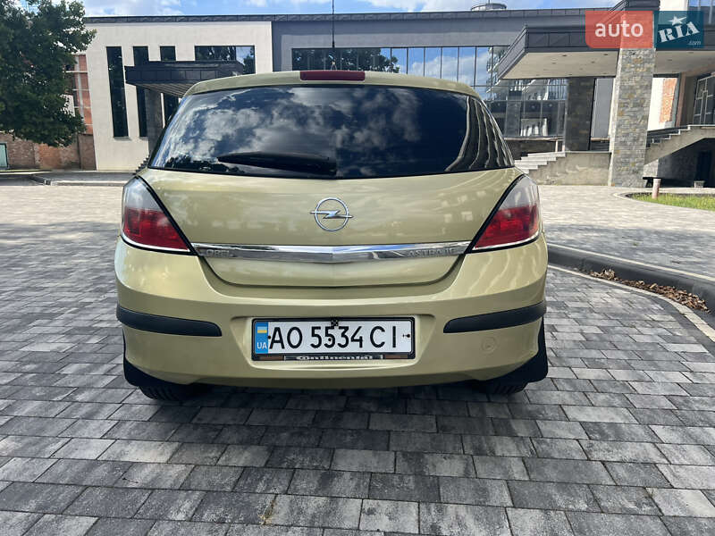 Хэтчбек Opel Astra 2005 в Мукачево