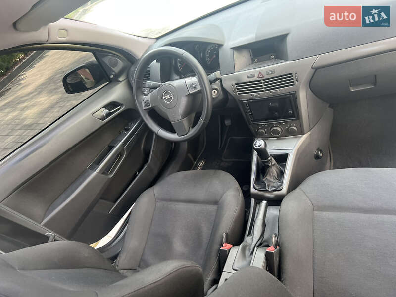 Хэтчбек Opel Astra 2005 в Мукачево