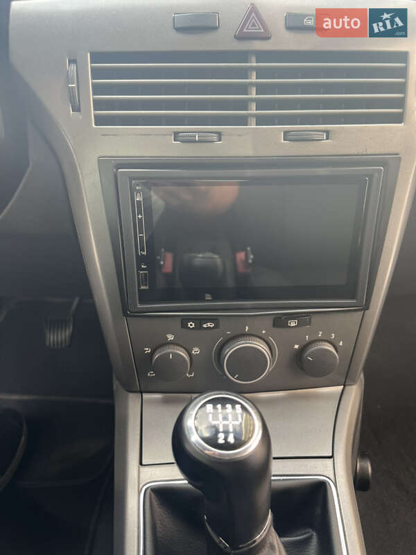 Хэтчбек Opel Astra 2005 в Мукачево