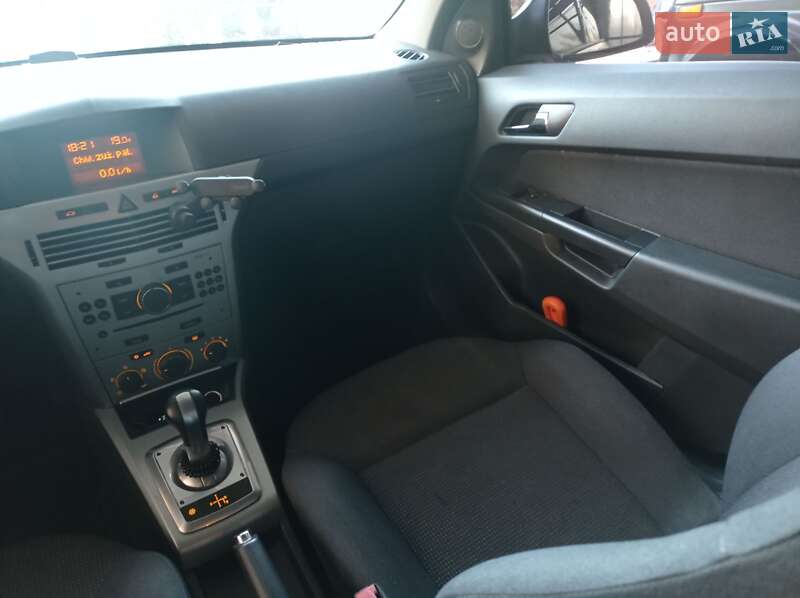 Седан Opel Astra 2012 в Києві