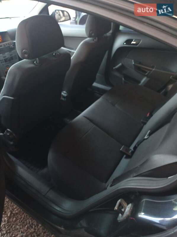 Седан Opel Astra 2012 в Києві