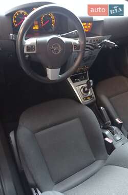 Седан Opel Astra 2012 в Києві
