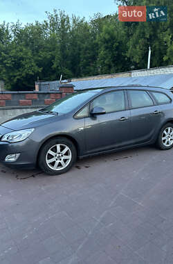 Универсал Opel Astra 2012 в 