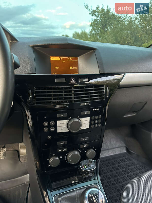 Универсал Opel Astra 2010 в Дрогобыче