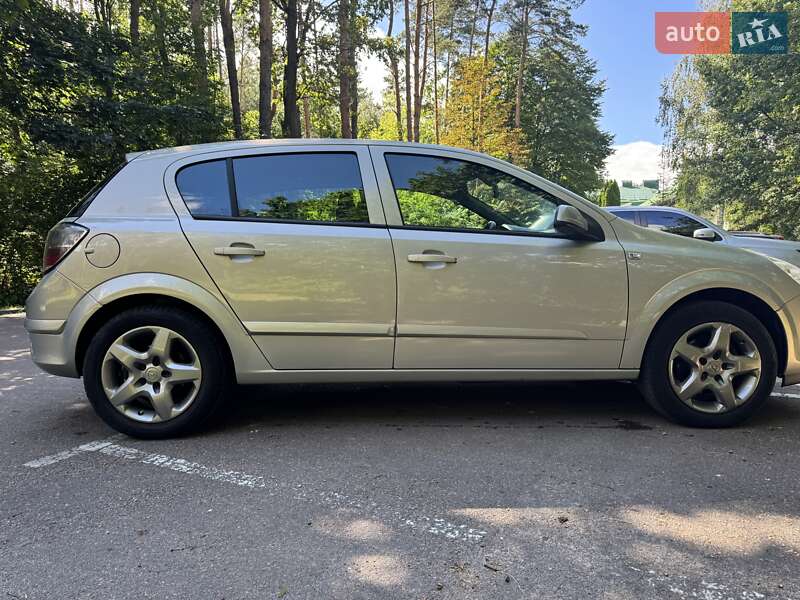 Хэтчбек Opel Astra 2007 в Житомире