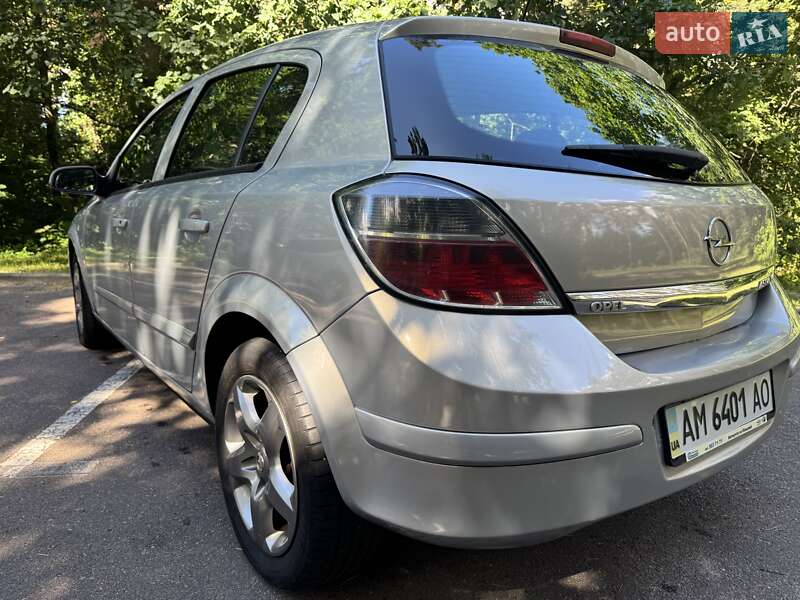 Хэтчбек Opel Astra 2007 в Житомире