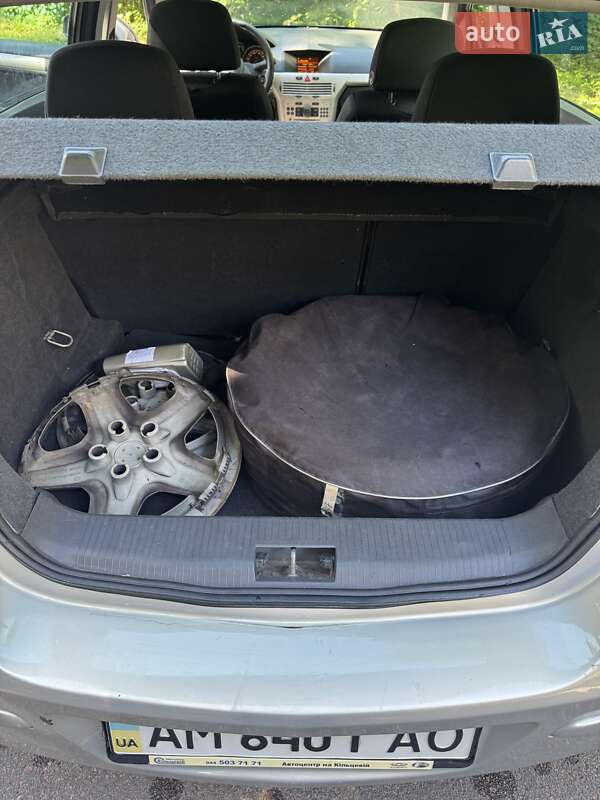 Хэтчбек Opel Astra 2007 в Житомире