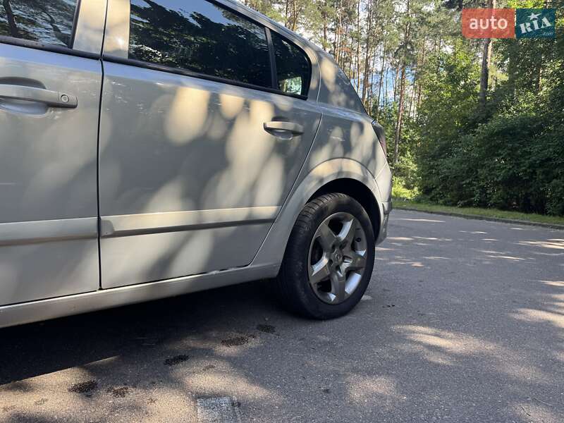 Хэтчбек Opel Astra 2007 в Житомире