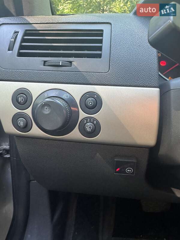 Хэтчбек Opel Astra 2007 в Житомире