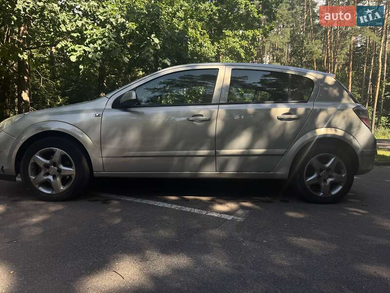 Хэтчбек Opel Astra 2007 в Житомире