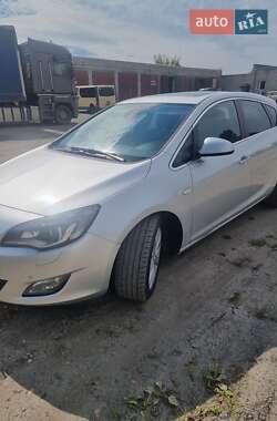 Хэтчбек Opel Astra 2011 в 