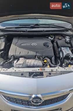 Хэтчбек Opel Astra 2011 в 