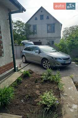 Універсал Opel Astra 2012 в Дніпрі