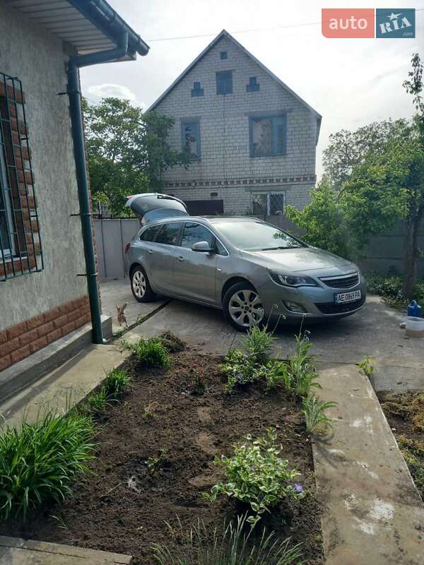Универсал Opel Astra 2012 в 
