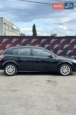 Хэтчбек Opel Astra 2012 в 