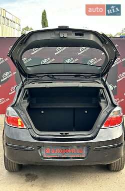 Хэтчбек Opel Astra 2012 в 