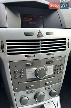 Хэтчбек Opel Astra 2012 в 