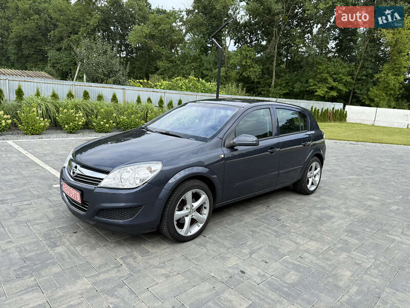 Хэтчбек Opel Astra 2008 в 