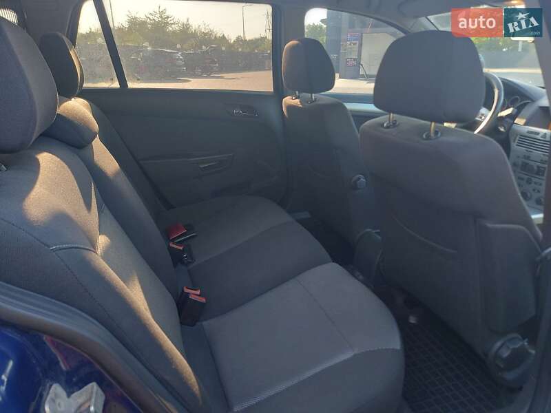 Универсал Opel Astra 2009 в Долине