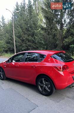 Хэтчбек Opel Astra 2010 в 