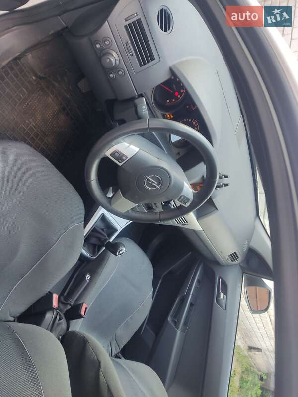 Хэтчбек Opel Astra 2013 в Харькове