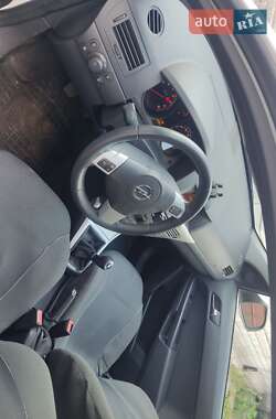 Хэтчбек Opel Astra 2013 в 