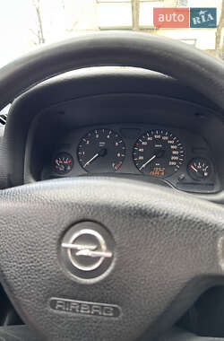 Седан Opel Astra 2000 в 