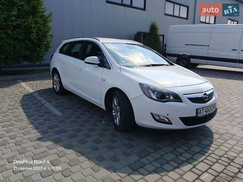 Универсал Opel Astra 2011 в Ивано-Франковске