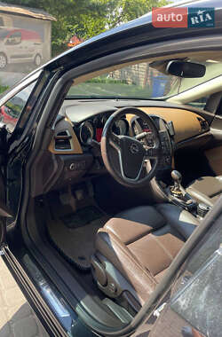 Универсал Opel Astra 2014 в 