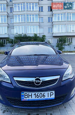 Универсал Opel Astra 2012 в 