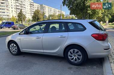 Универсал Opel Astra 2012 в 