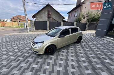 Хэтчбек Opel Astra 2005 в 