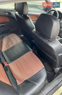 Хэтчбек Opel Astra 2005 в 
